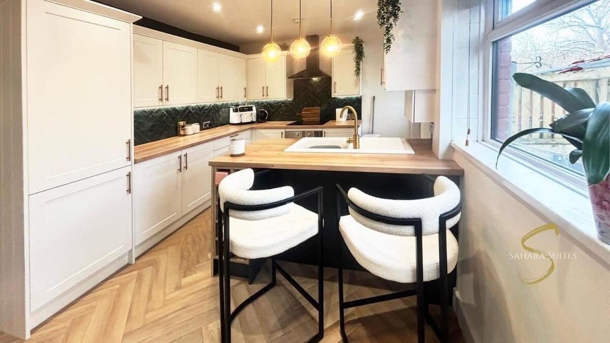 Stylish 2Bed - Manchester - Free Parking Hyde Dış mekan fotoğraf